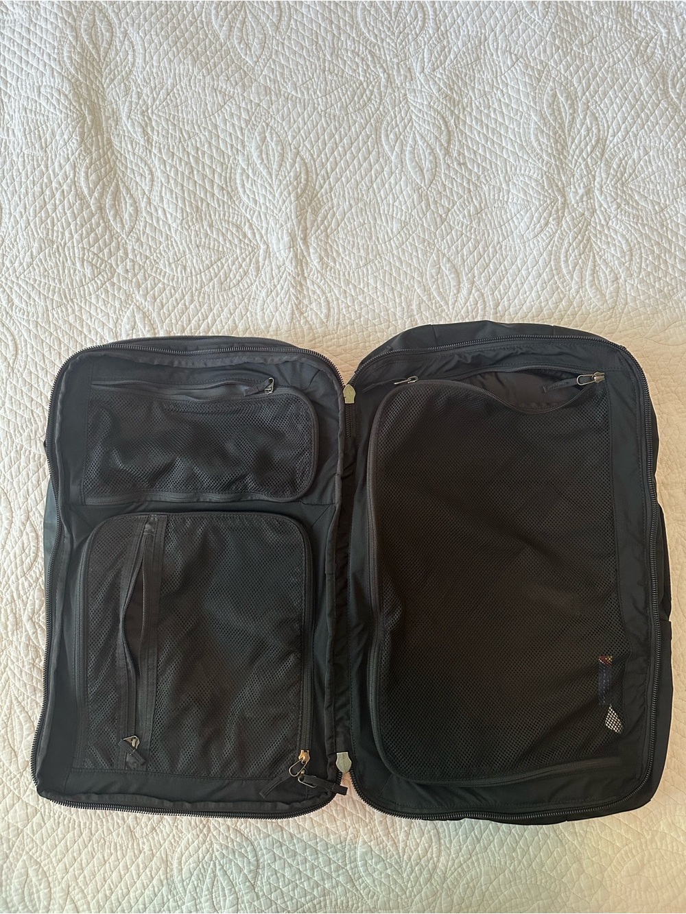 Cotopaxi Allpa 42L Black Travel Pack (unisex) - Picture 3 of 9